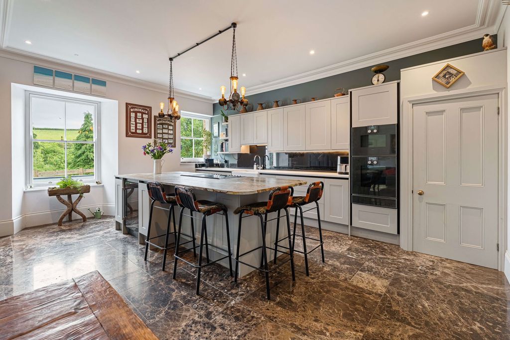 Property photo 3 of 46