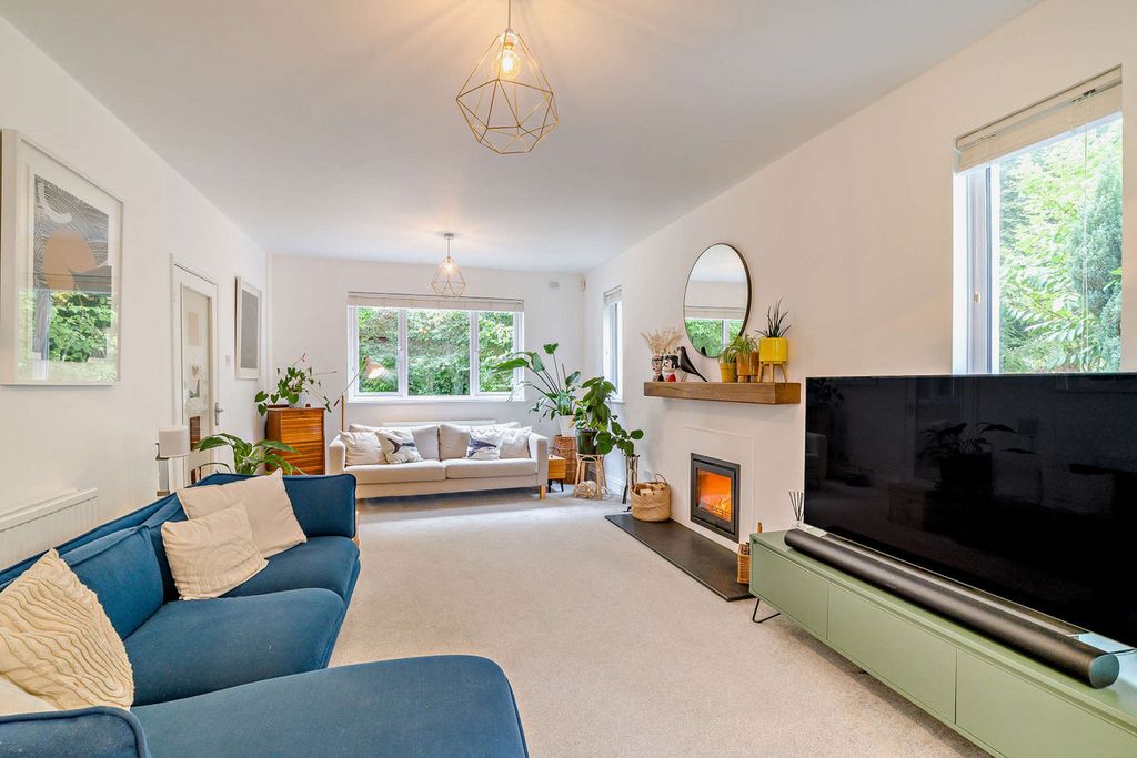 Property photo 3 of 34