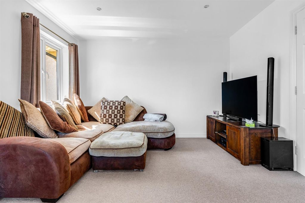 Property photo 3 of 14 Internal-13.Jpg