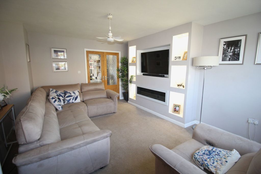 Property photo 2 of 22