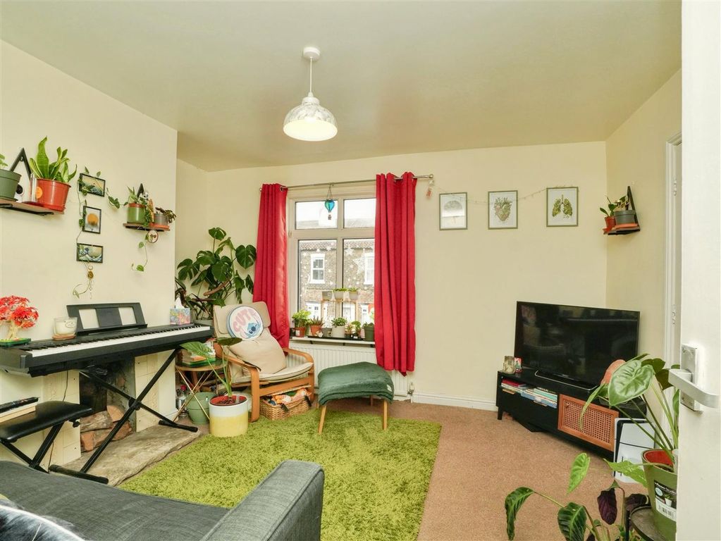 Property photo 2 of 7 Living Room