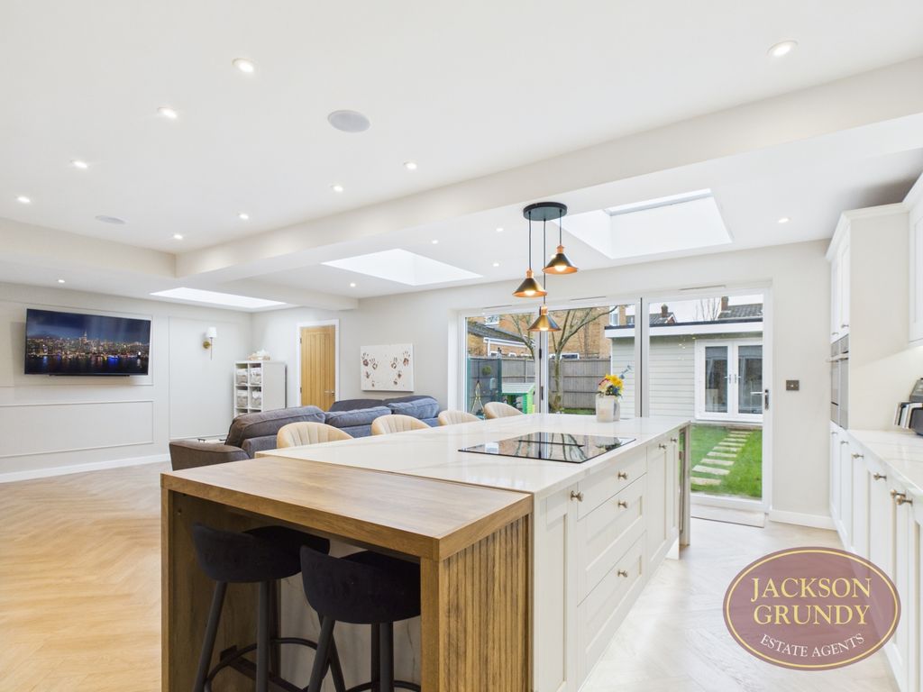 Property photo 2 of 21 Kitchen