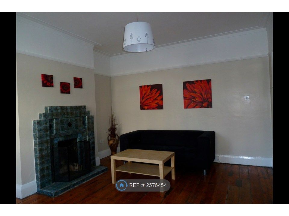 Property photo 2 of 11 Lounge
