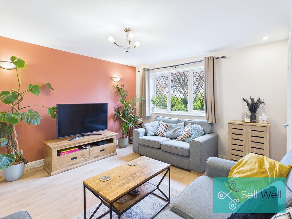 Property photo 3 of 17 Lounge