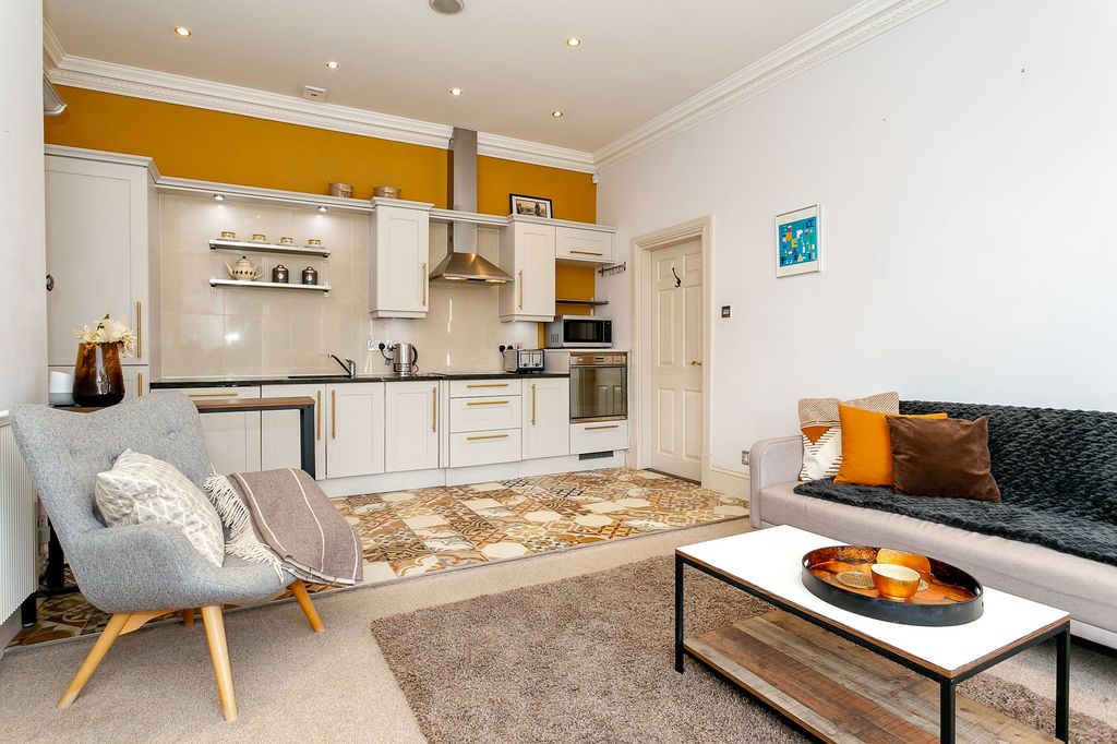 Additional image 5 of 2 bed flat for saleRoseville Avenue, Harrogate HG1