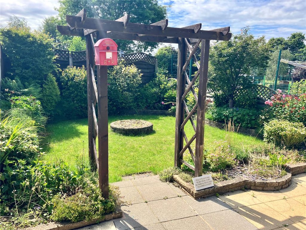 Property photo 3 of 19 Garden