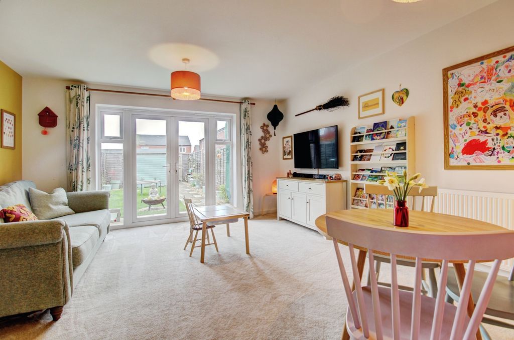 Property photo 2 of 17 Lounge With Dining Space