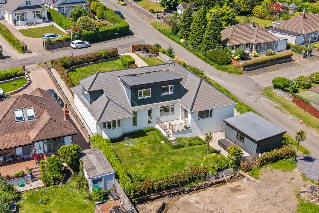 Property photo 2 of 34