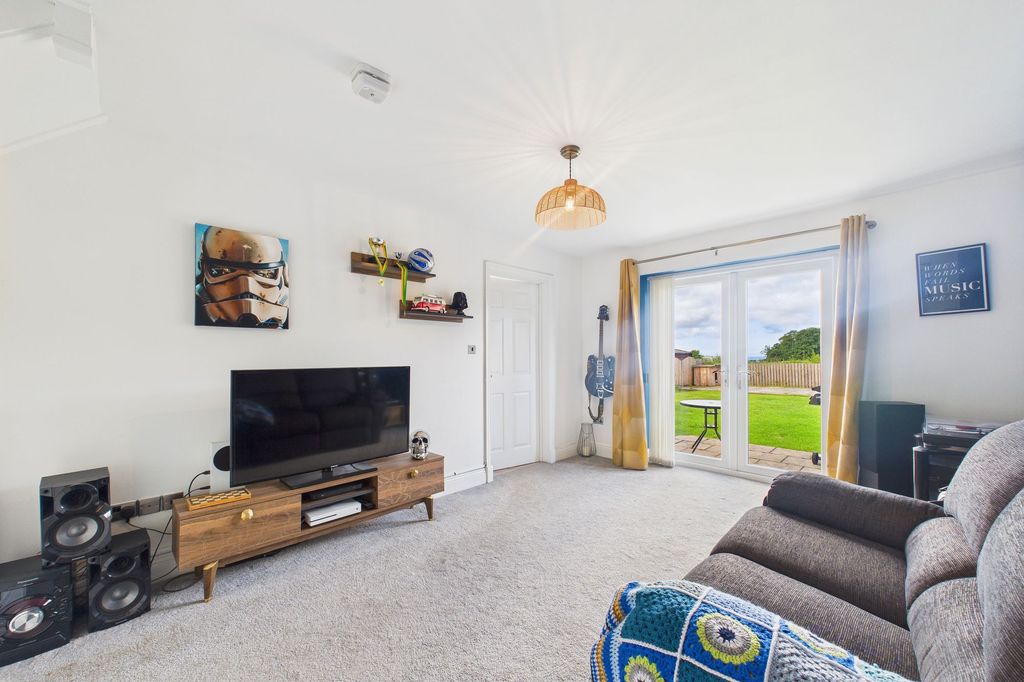 Property photo 2 of 32