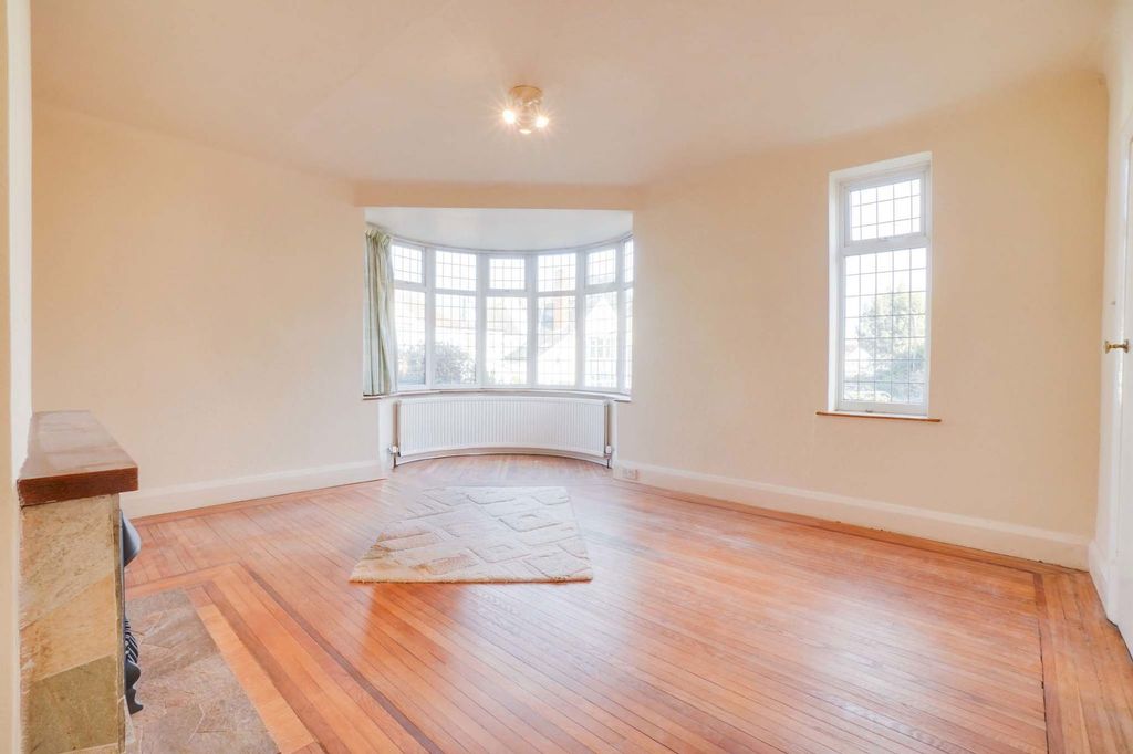 Property photo 2 of 29