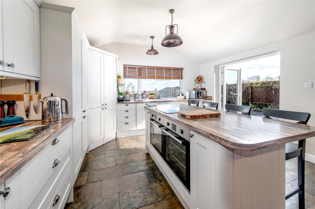 Property photo 2 of 24 Kitchen