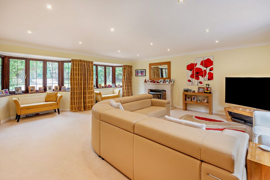 Property photo 3 of 20 Sitting Room