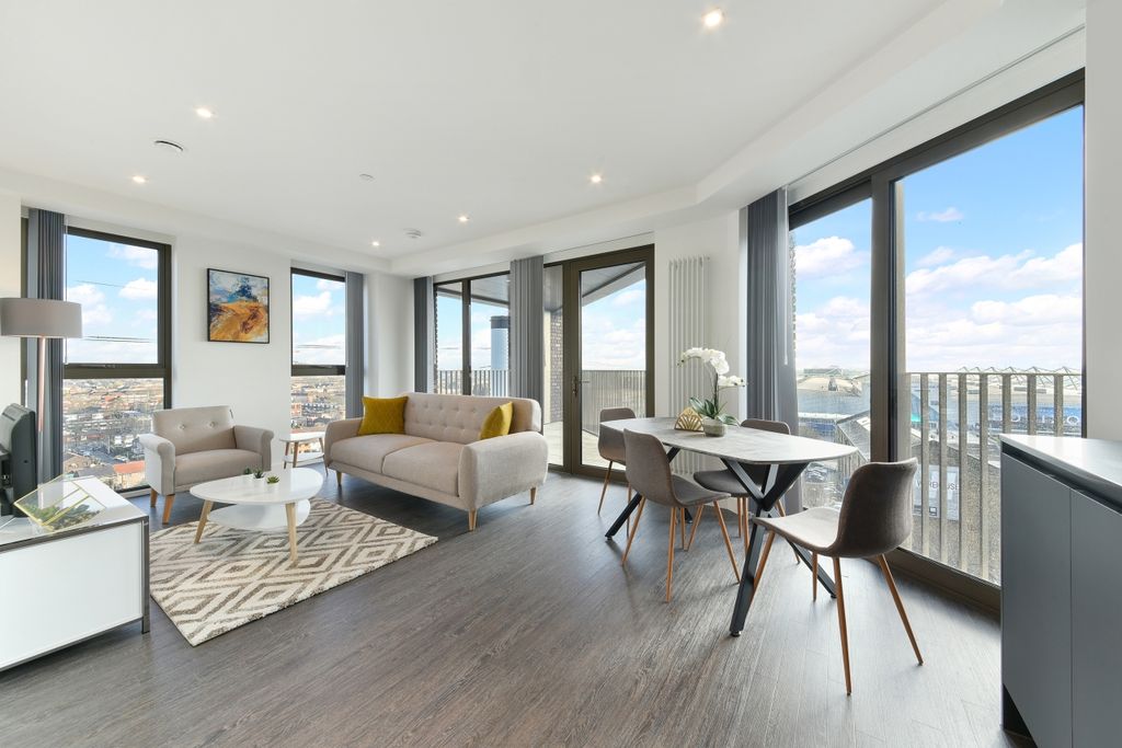 Property photo 1 of 10 Western Gateway, Roy