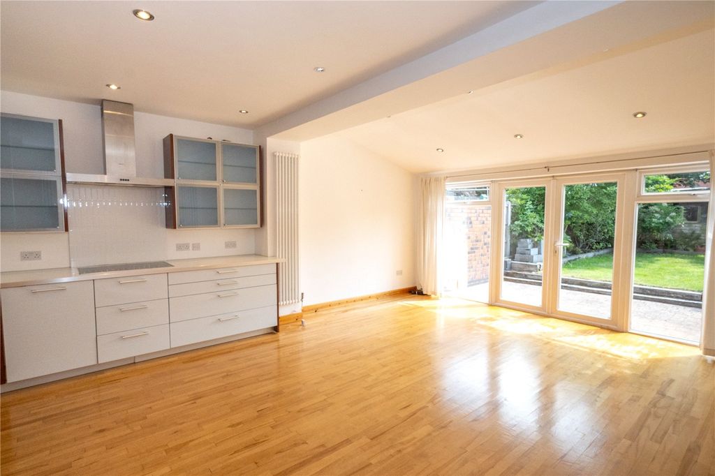 Property photo 2 of 19 Picture No. 12