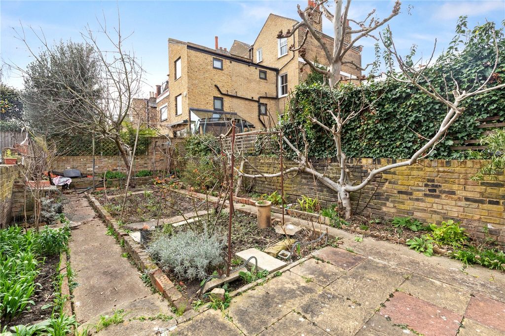 Property photo 2 of 15 Picture No. 11