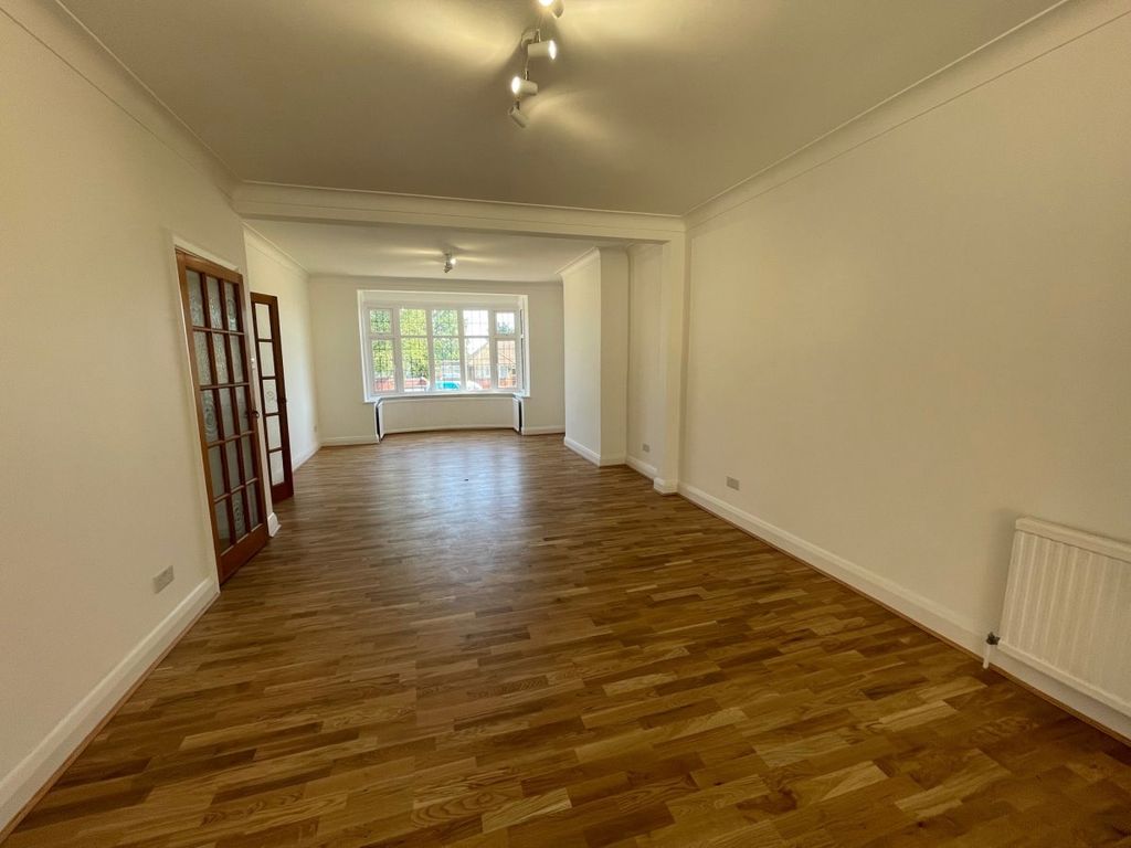 Property photo 3 of 23