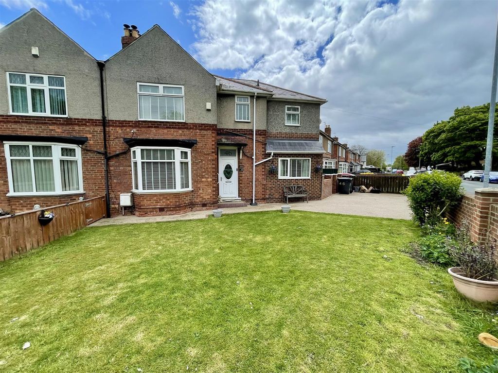 Property photo 3 of 16 Externally