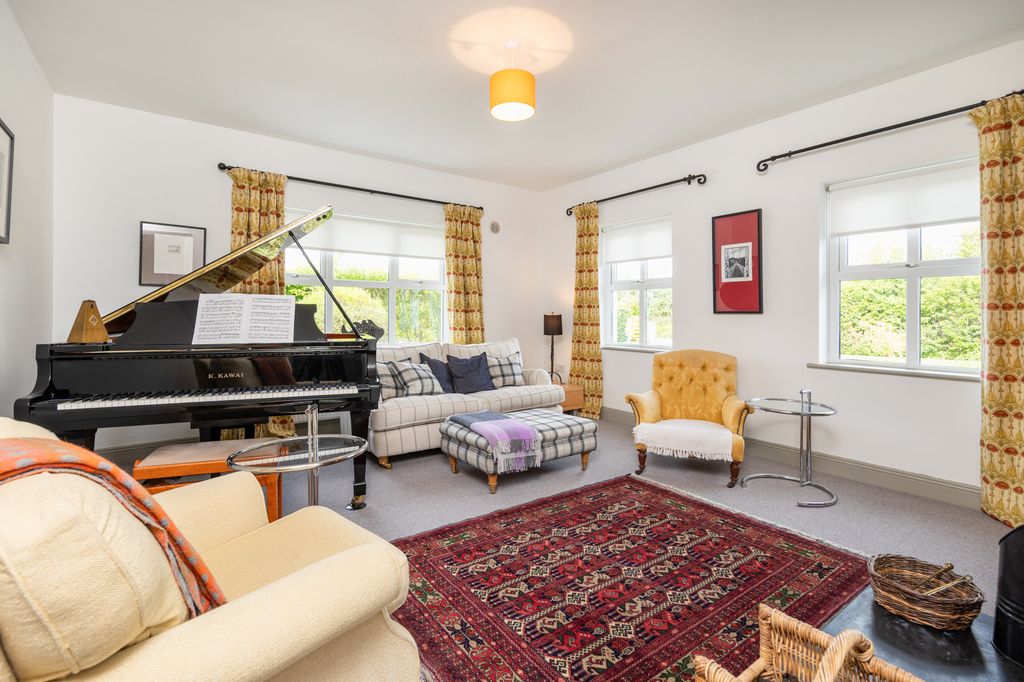 Property photo 3 of 46