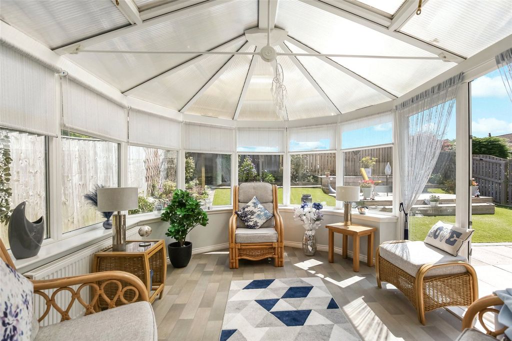 Property photo 2 of 19 Conservatory