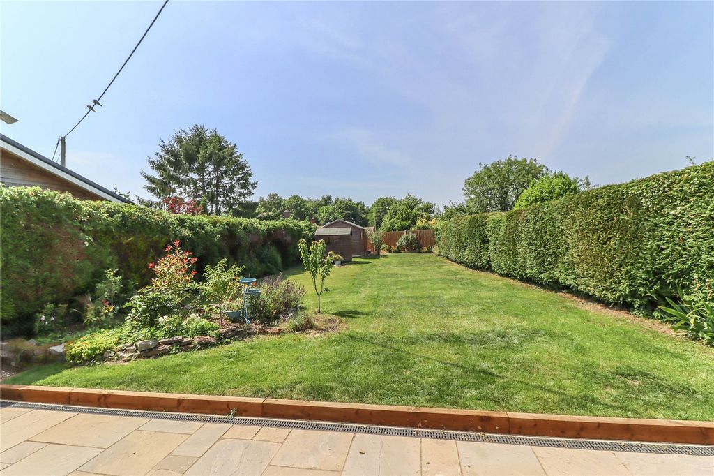 Property photo 2 of 23 Picture No. 17