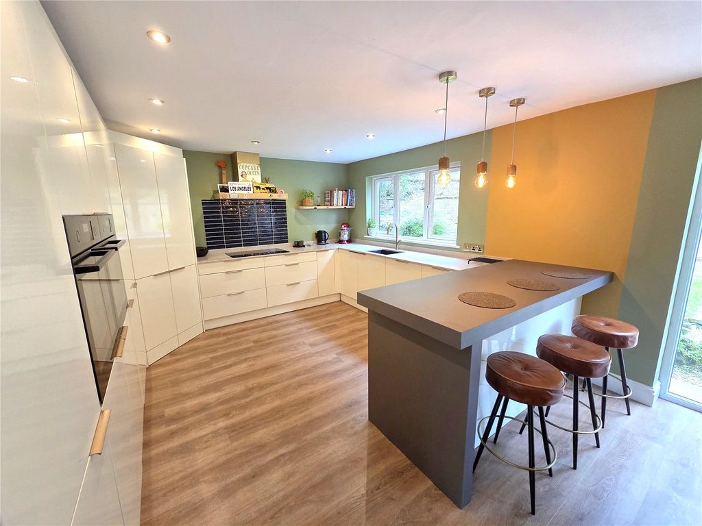 Property photo 2 of 28 Picture No. 08