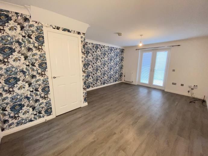 Property photo 3 of 10 Lounge