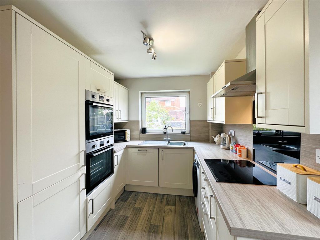 Property photo 3 of 15 Kitchen
