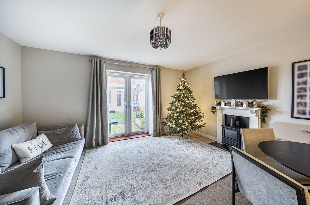 Property photo 3 of 12 1385457-12-69285E...