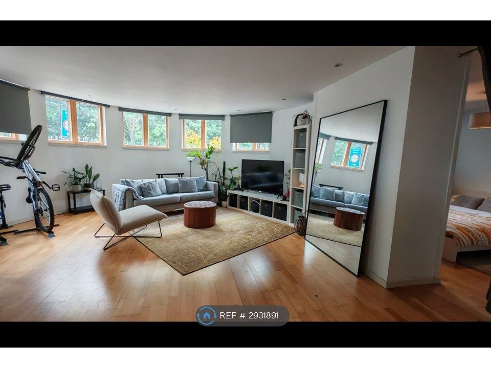 Property photo 1 of 14 Lounge