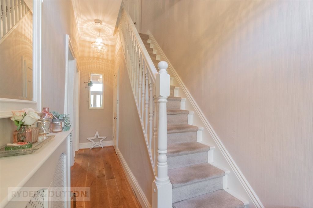 Property photo 2 of 28 Hallway