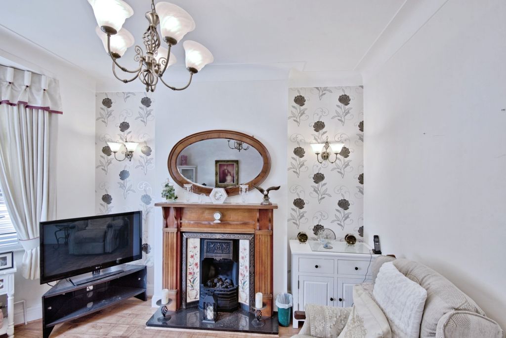 Property photo 2 of 17 1