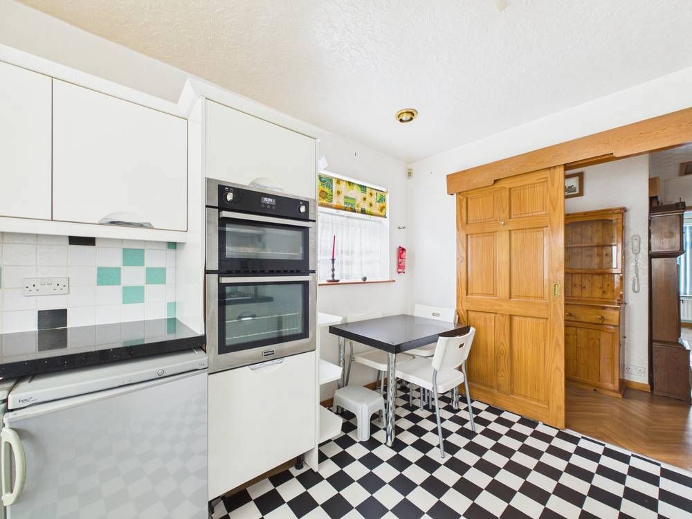 Property photo 3 of 18 Giraffe360-Still017