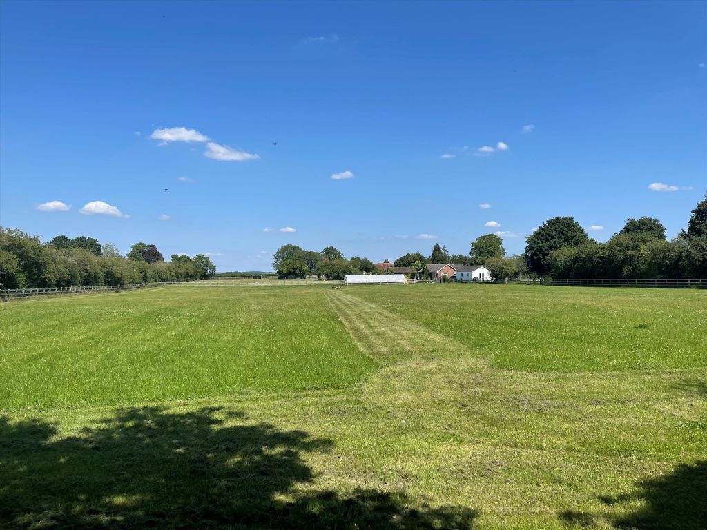 Property photo 2 of 19 Image