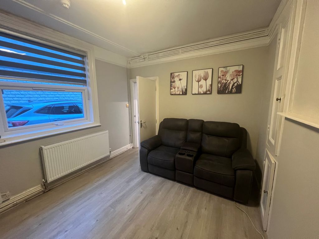 Property photo 1 of 7 Lounge..