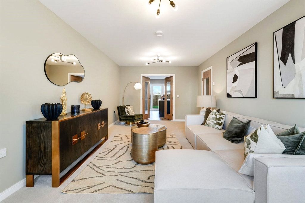 Property photo 3 of 13 Lounge