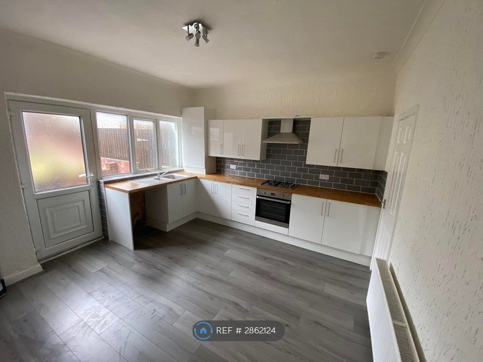 Property photo 2 of 5 Kitchen