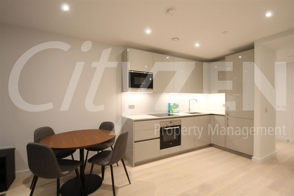 Property photo 3 of 11 Studio Suite