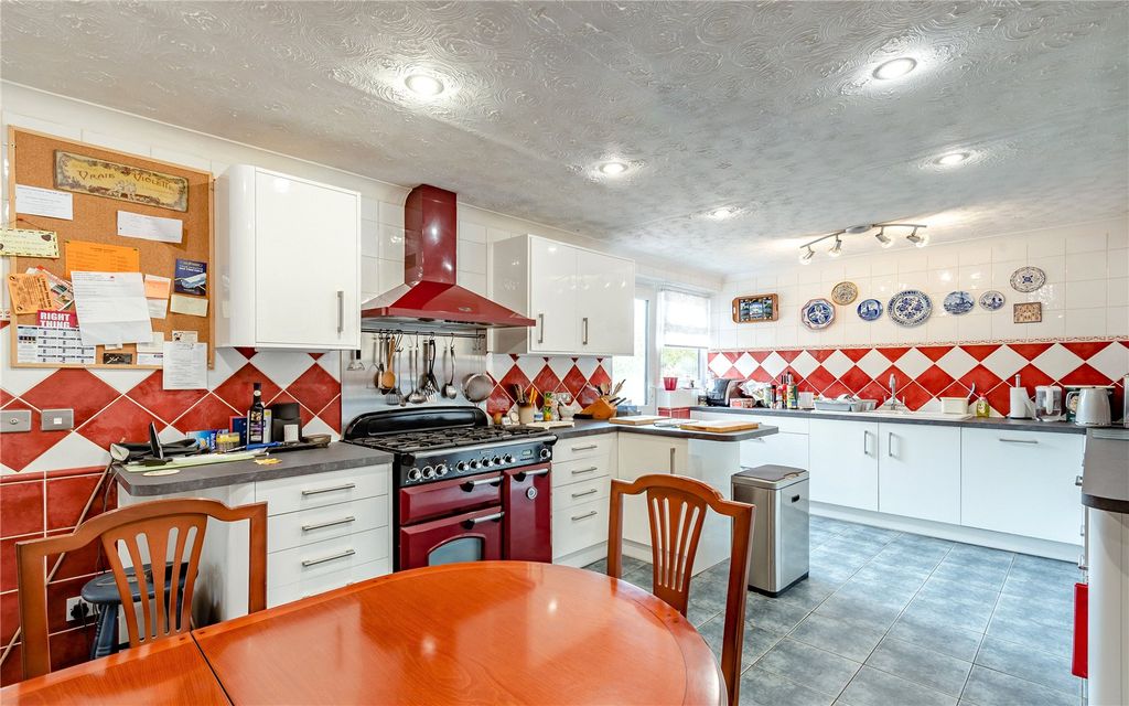Property photo 3 of 17 Kitchen