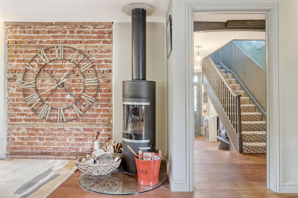 Property photo 2 of 35