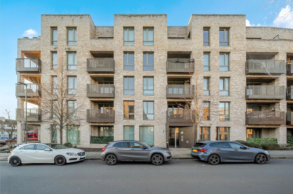 Property photo 1 of 10 Davidson Frost-Wellings, Dfw, Welford Court, Edgwa