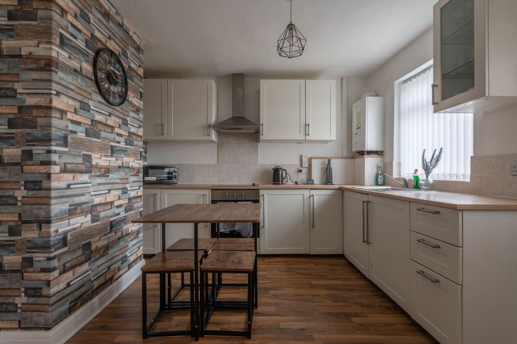 Property photo 3 of 7 Photo 2