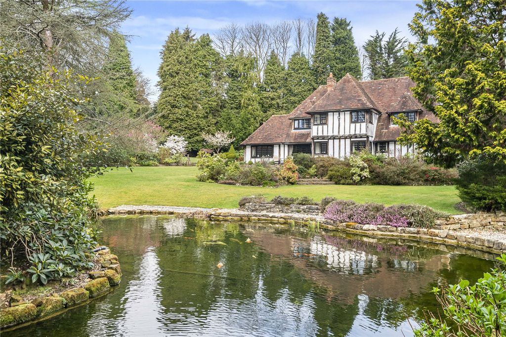 Property photo 2 of 31 Tudor Manor