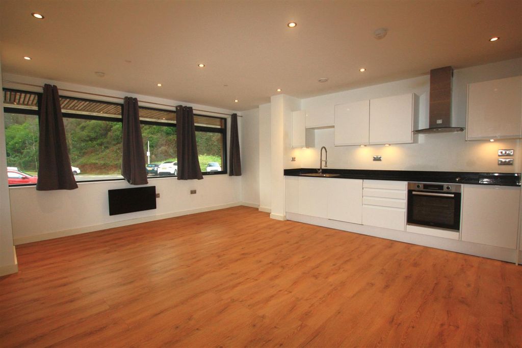 Property photo 3 of 8 Img_0003.Jpg