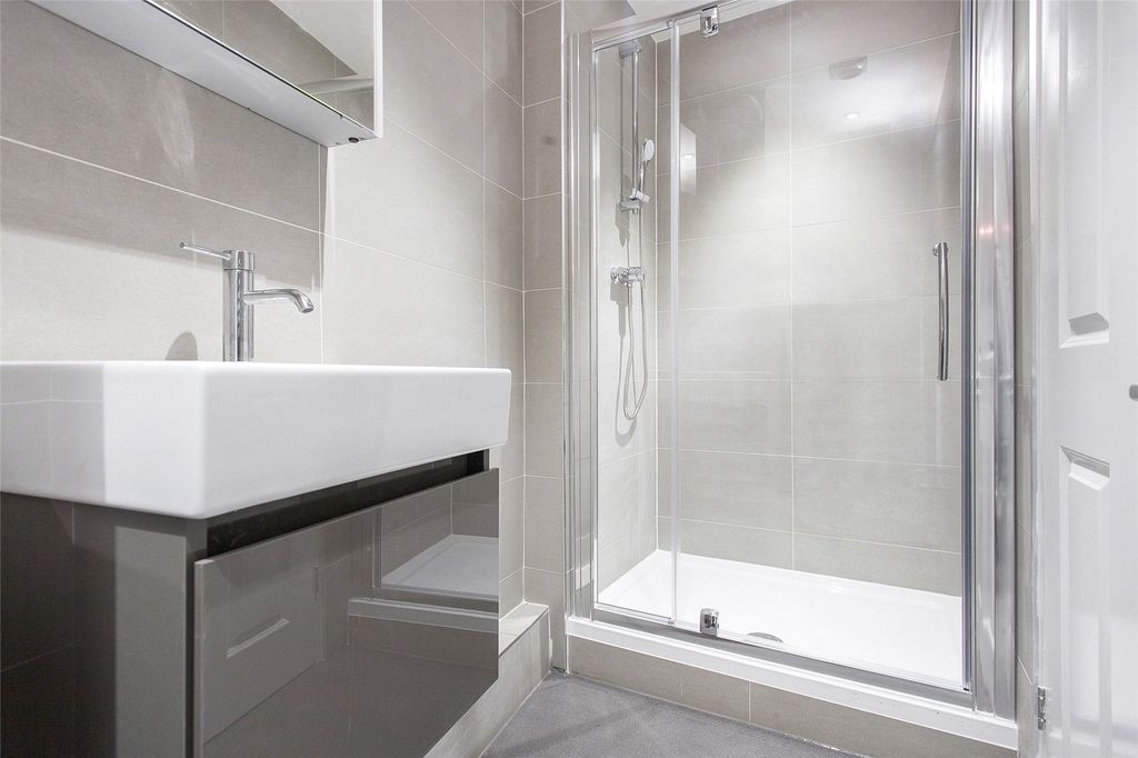 Property photo 3 of 6 Bathroom