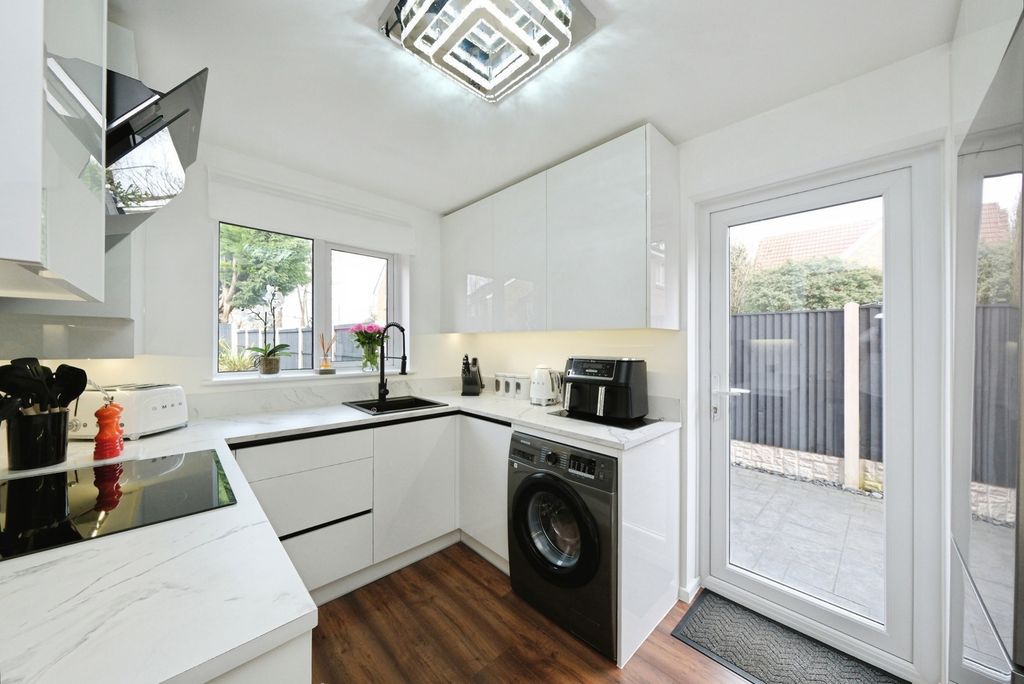 Property photo 3 of 17 Pbox-Img.Jpg