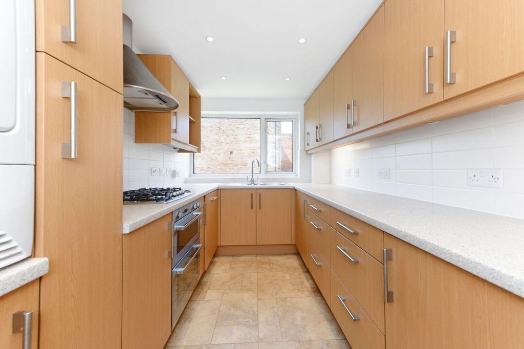 Property photo 2 of 9 Helliwell &amp; Co