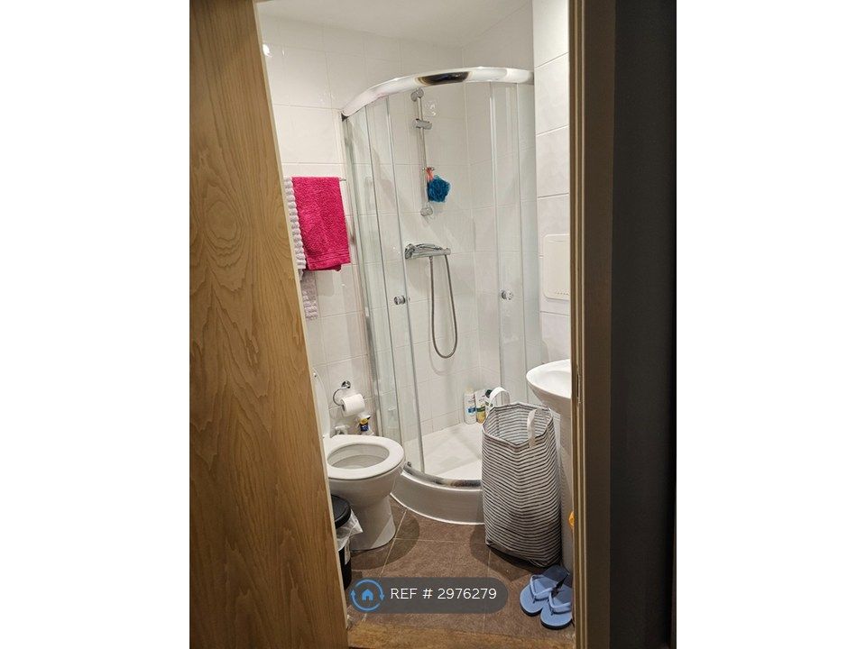 Property photo 3 of 5 Ensuit