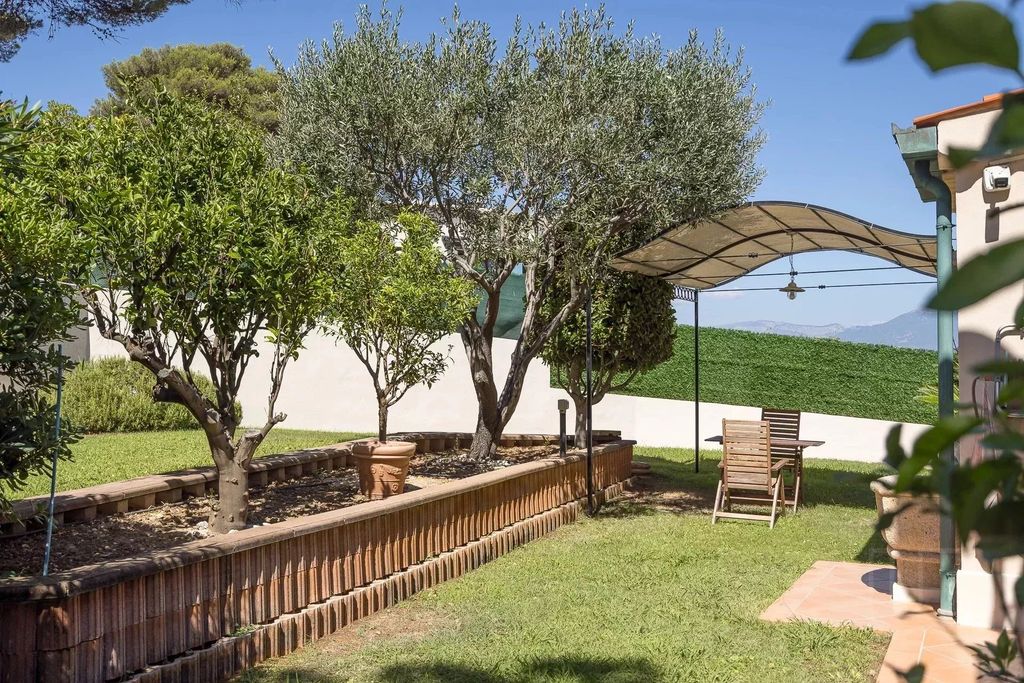 Property photo 3 of 18