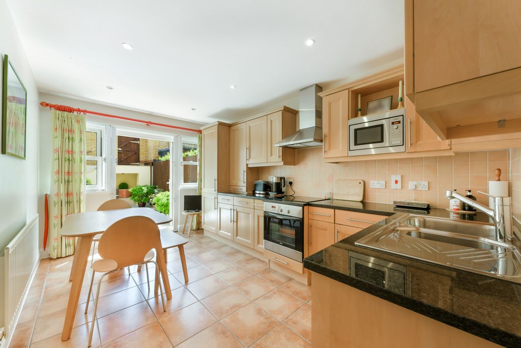 Property photo 3 of 33
