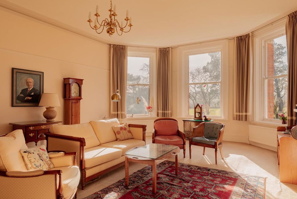 Property photo 2 of 22